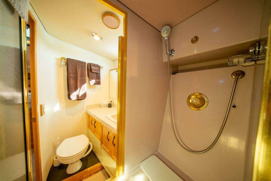 Cover Girl 44ft Tollycraft Yacht For Sale Cover Girl 44ft Tollycraft Yacht For Sale