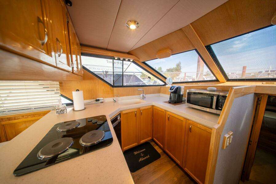 Cover Girl 44ft Tollycraft Yacht For Sale Cover Girl 44ft Tollycraft Yacht For Sale