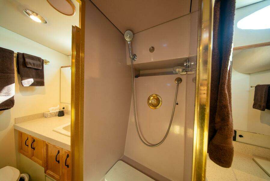 Cover Girl 44ft Tollycraft Yacht For Sale Cover Girl 44ft Tollycraft Yacht For Sale