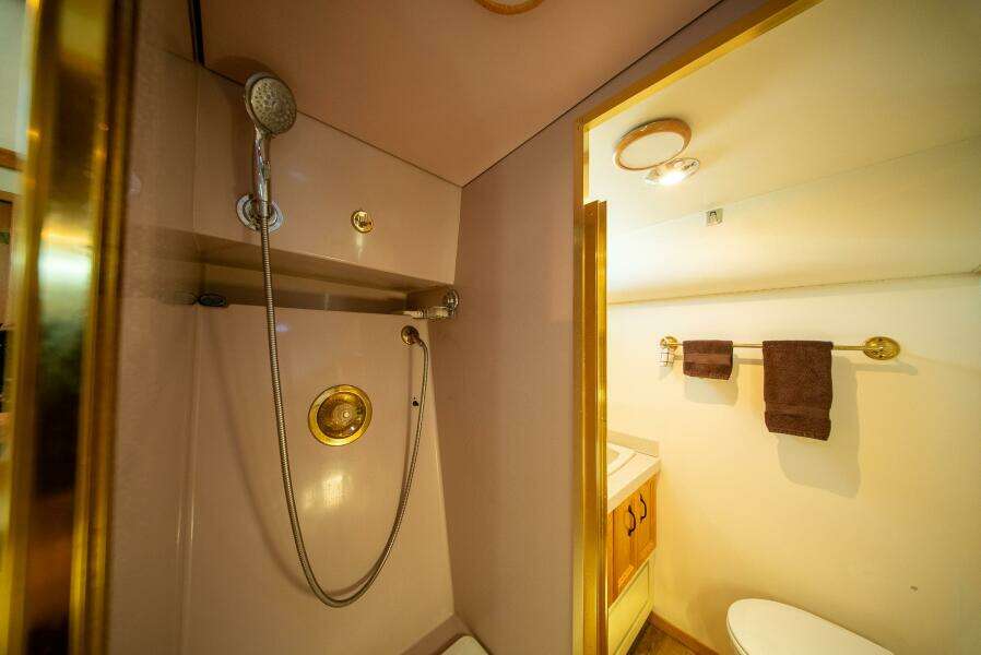 Cover Girl 44ft Tollycraft Yacht For Sale Cover Girl 44ft Tollycraft Yacht For Sale