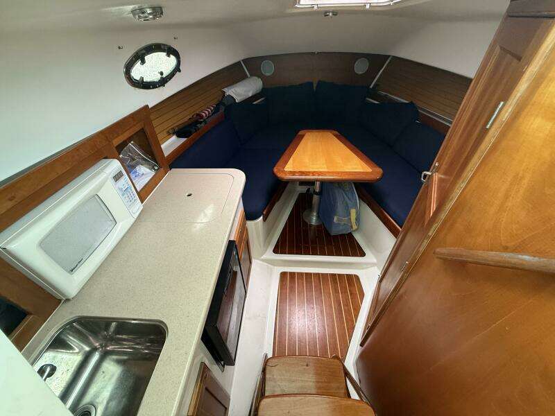 Laniva 26ft Back Cove Yacht For Sale