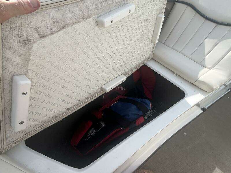 28ft Cobalt Yacht For Sale