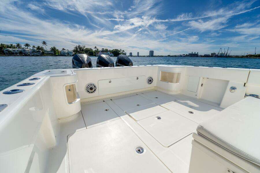 Remote Work 37ft SeaVee Yacht For Sale