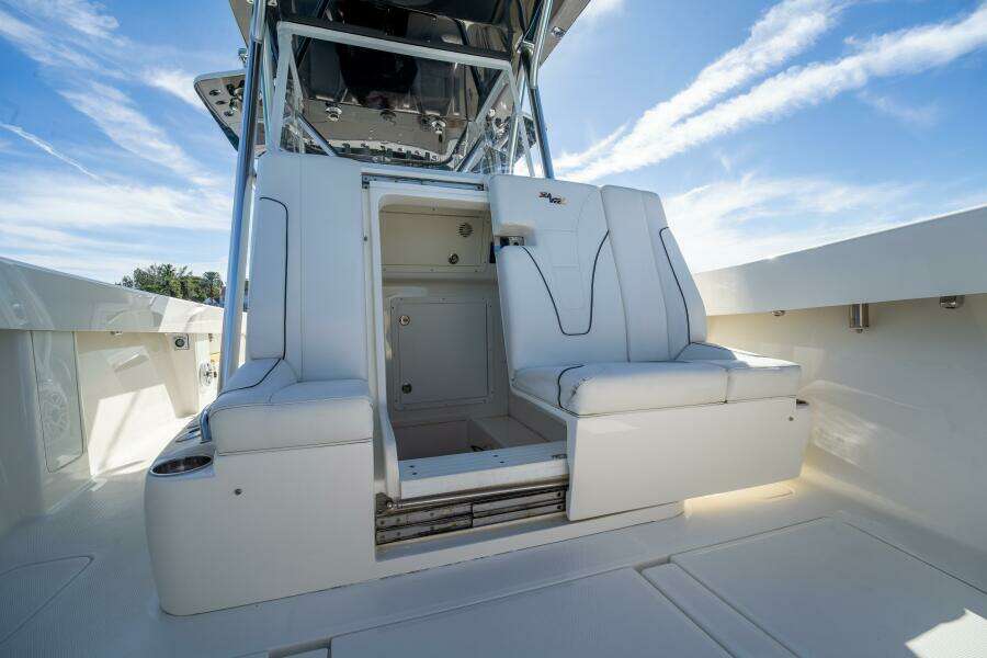 Remote Work 37ft SeaVee Yacht For Sale