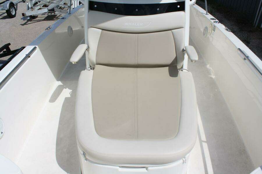 27ft Boston Whaler Yacht For Sale