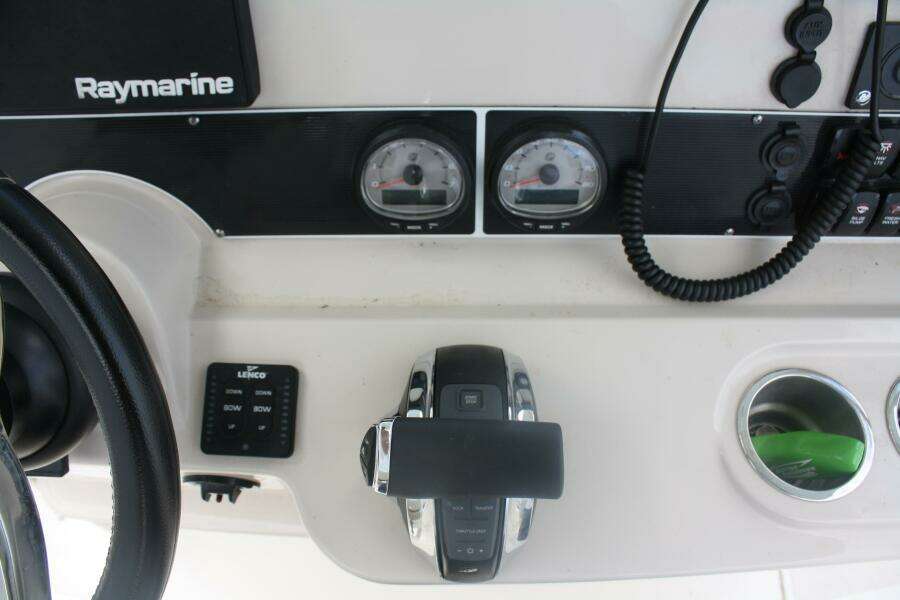 27ft Boston Whaler Yacht For Sale