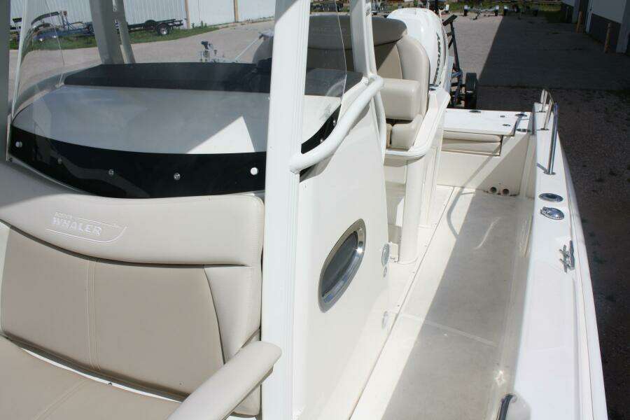 27ft Boston Whaler Yacht For Sale