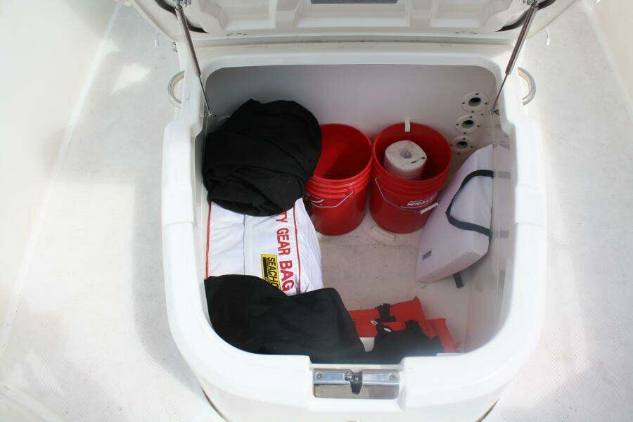 27ft Boston Whaler Yacht For Sale