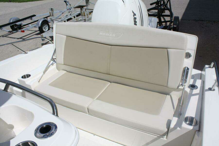 27ft Boston Whaler Yacht For Sale