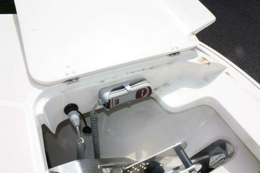 27ft Boston Whaler Yacht For Sale