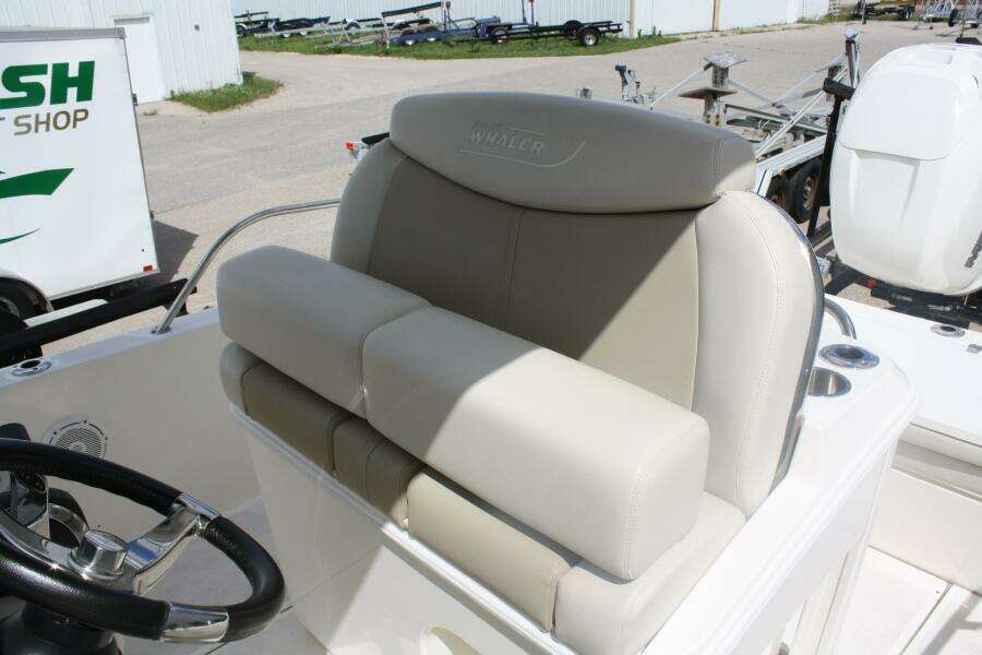27ft Boston Whaler Yacht For Sale