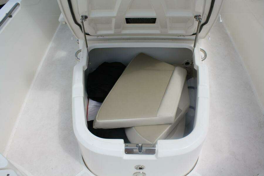27ft Boston Whaler Yacht For Sale