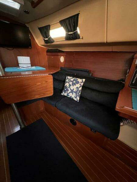 Luna 31ft Hunter Yacht For Sale