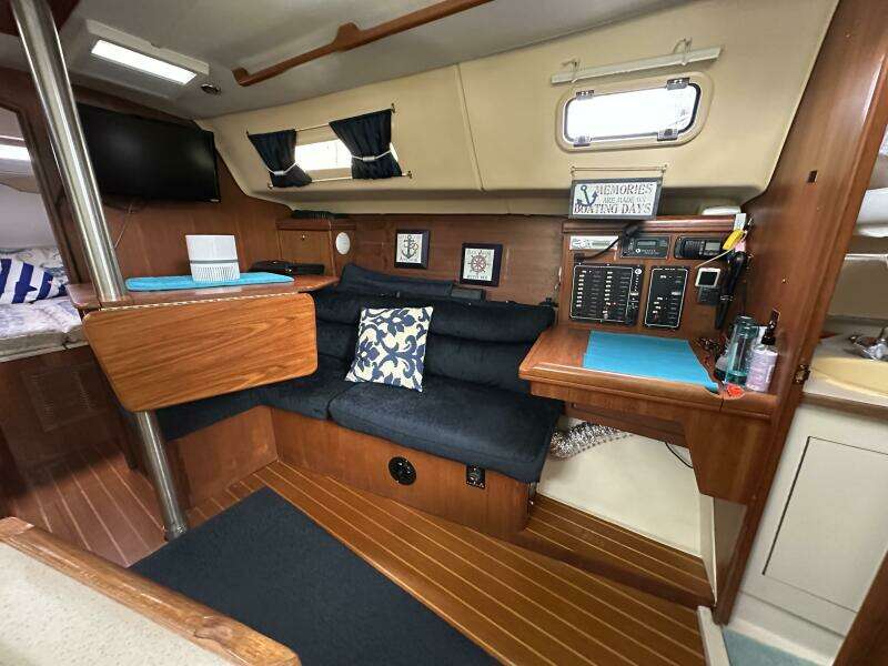 Luna 31ft Hunter Yacht For Sale