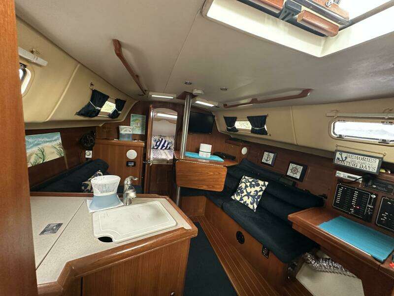 Luna 31ft Hunter Yacht For Sale