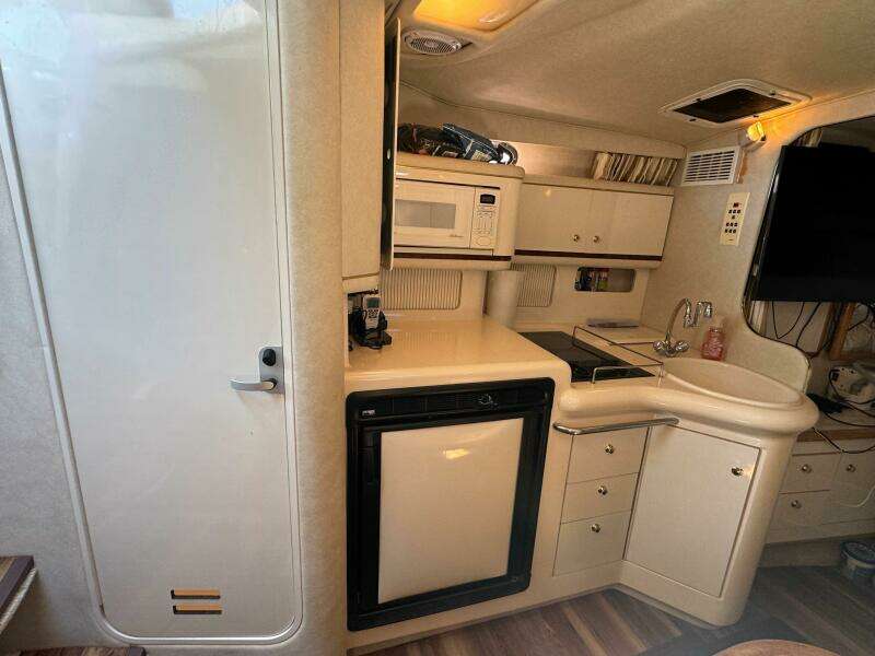 33ft Sea Ray Yacht For Sale