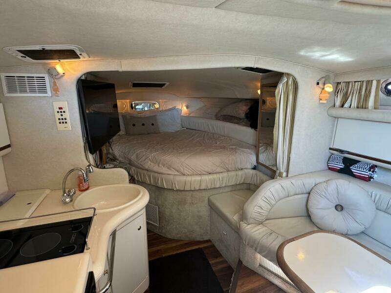 33ft Sea Ray Yacht For Sale