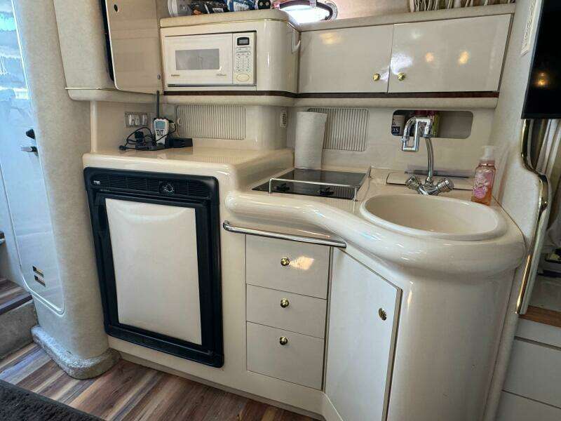 33ft Sea Ray Yacht For Sale