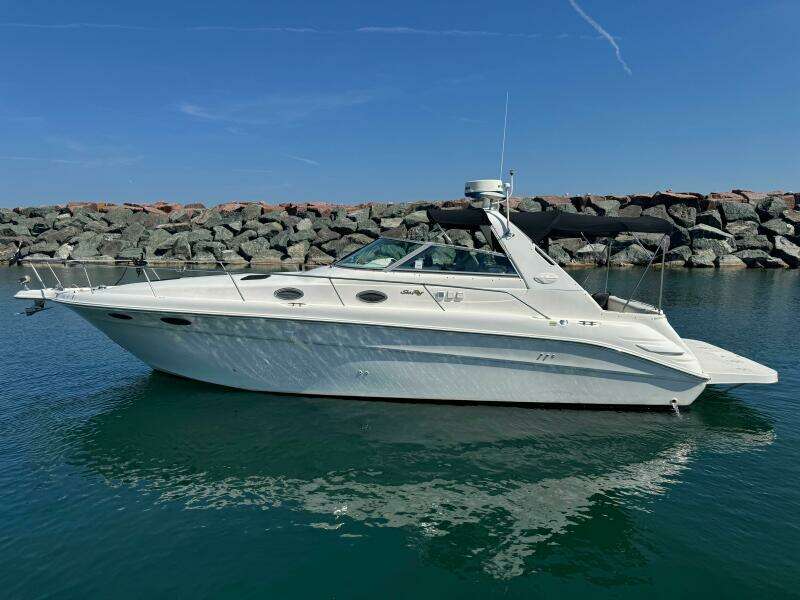 33ft Sea Ray Yacht For Sale