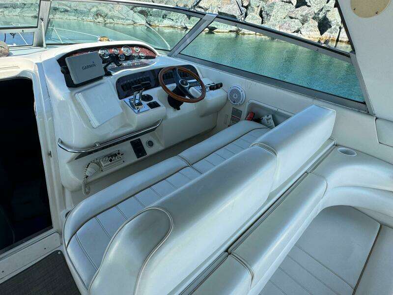 33ft Sea Ray Yacht For Sale