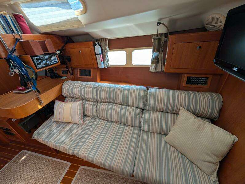 Zephyrus 41ft Hunter Yacht For Sale