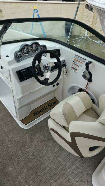 23ft NauticStar Yacht For Sale