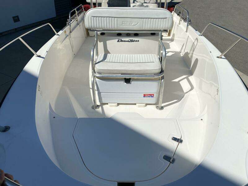 18ft Boston Whaler Yacht For Sale