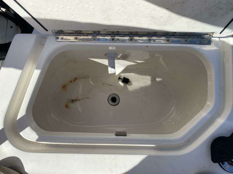 18ft Boston Whaler Yacht For Sale