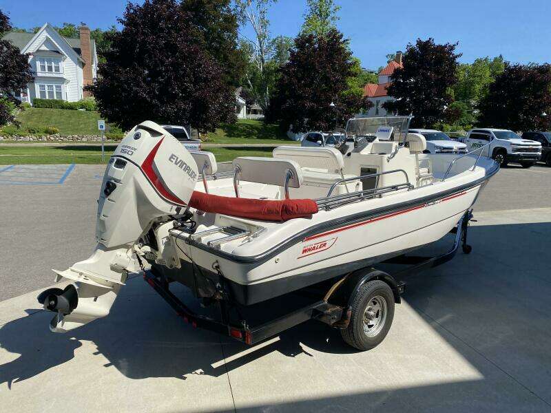 18ft Boston Whaler Yacht For Sale