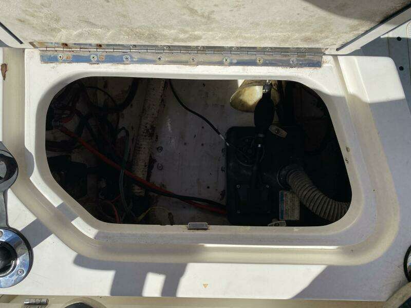 18ft Boston Whaler Yacht For Sale