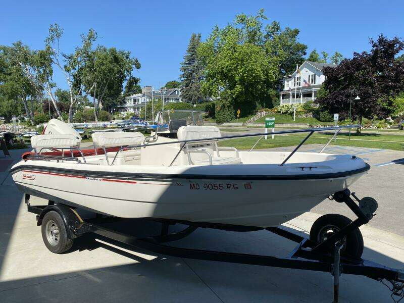 18ft Boston Whaler Yacht For Sale