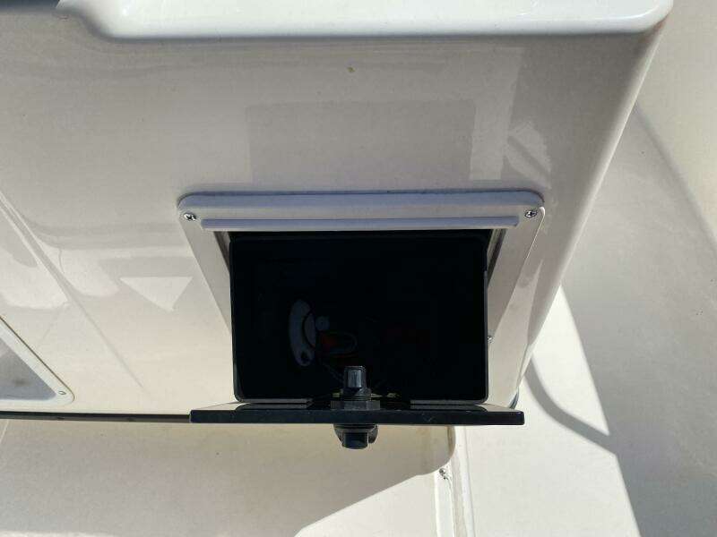 18ft Boston Whaler Yacht For Sale