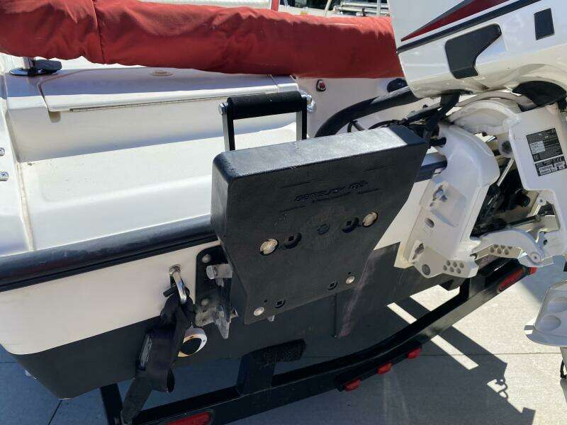18ft Boston Whaler Yacht For Sale