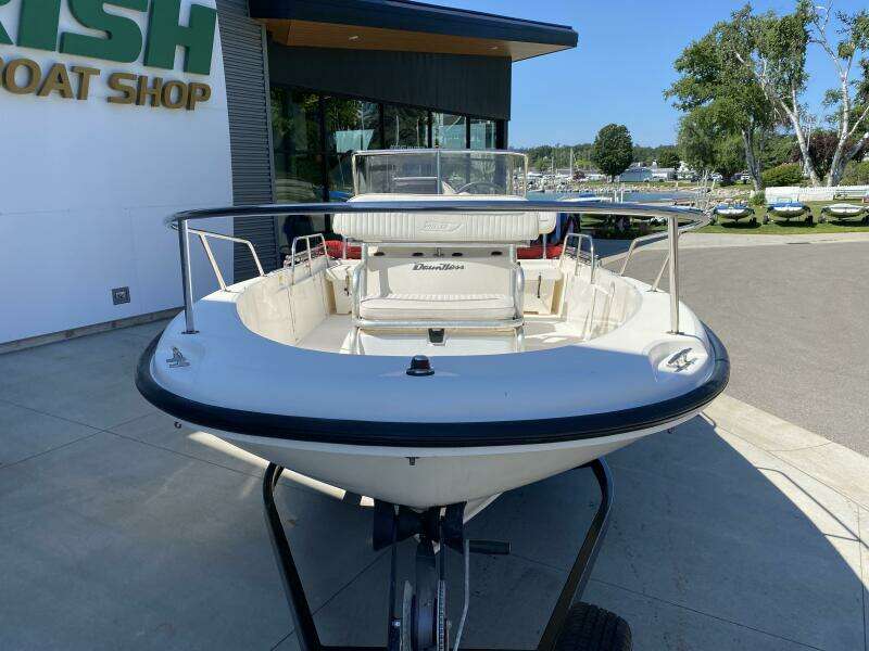 18ft Boston Whaler Yacht For Sale