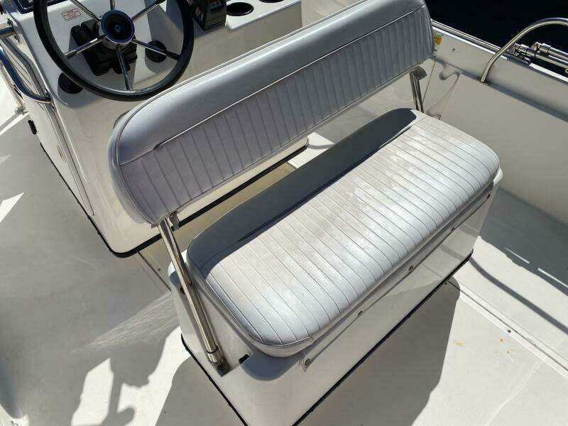 18ft Boston Whaler Yacht For Sale