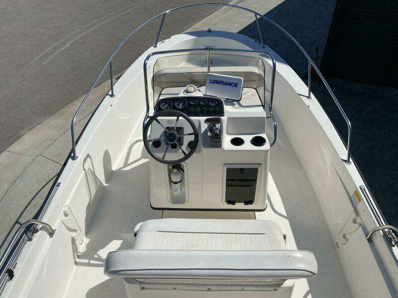 18ft Boston Whaler Yacht For Sale