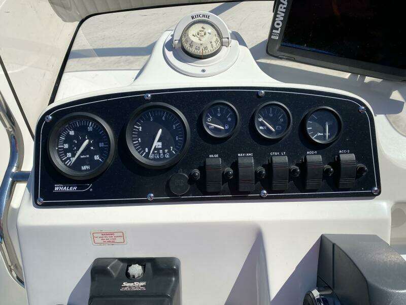 18ft Boston Whaler Yacht For Sale