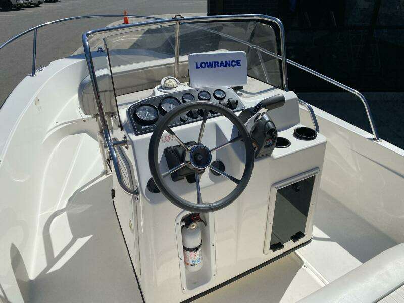 18ft Boston Whaler Yacht For Sale