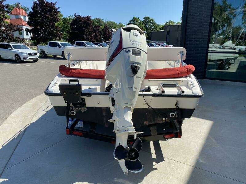 18ft Boston Whaler Yacht For Sale
