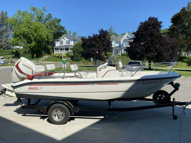 18ft Boston Whaler Yacht For Sale