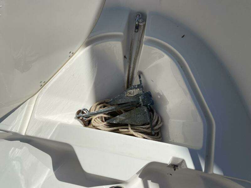 18ft Boston Whaler Yacht For Sale
