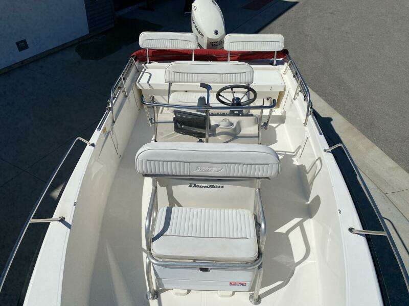 18ft Boston Whaler Yacht For Sale