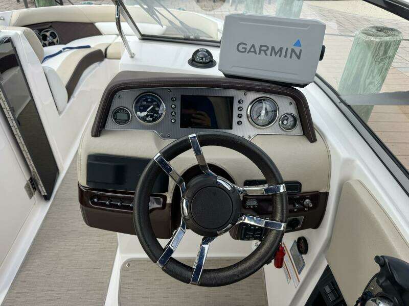 27ft Regal Yacht For Sale