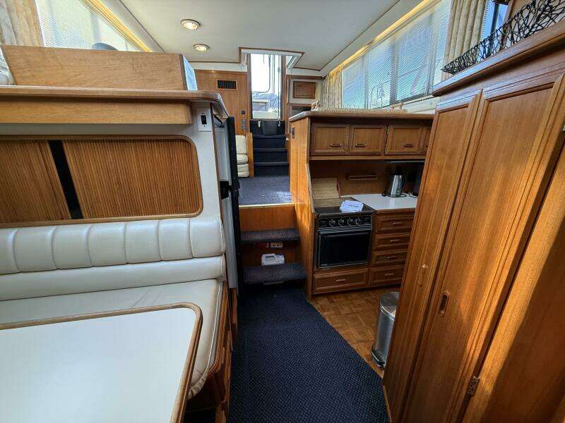 Summer Breeze 38ft Carver Yacht For Sale