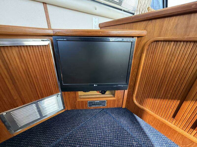Summer Breeze 38ft Carver Yacht For Sale