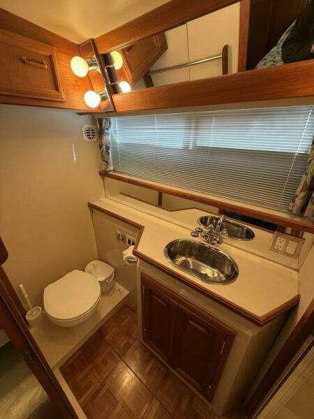 Summer Breeze 38ft Carver Yacht For Sale