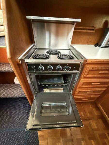 Summer Breeze 38ft Carver Yacht For Sale