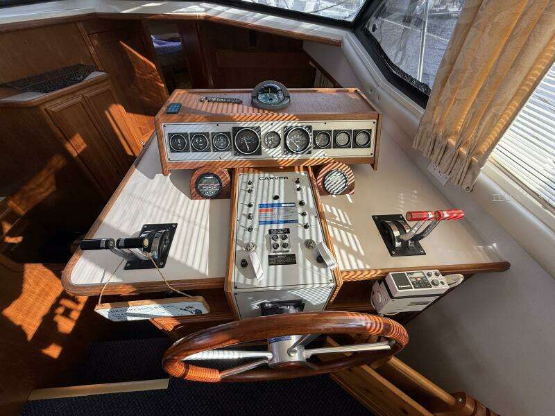 Summer Breeze 38ft Carver Yacht For Sale