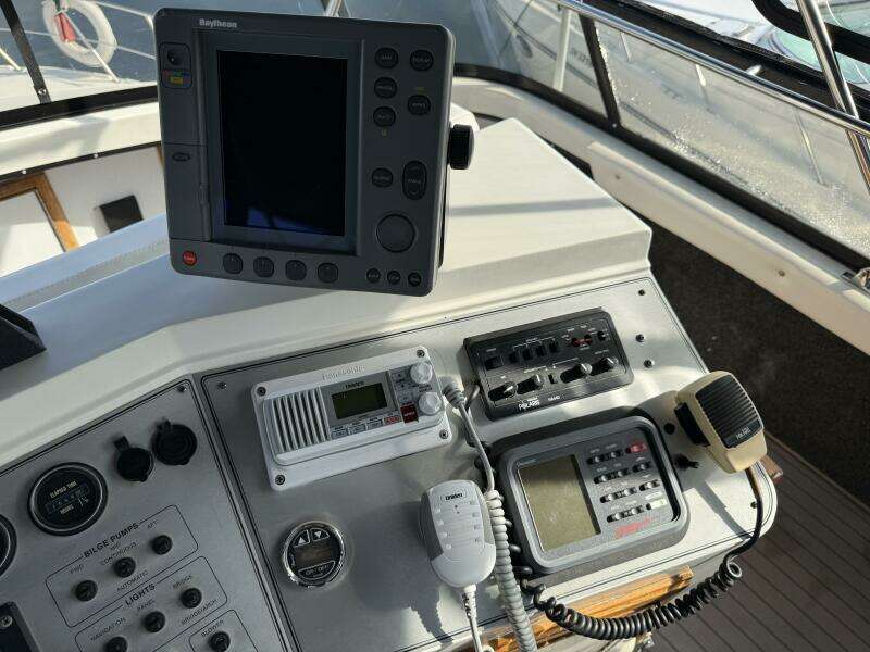 Summer Breeze 38ft Carver Yacht For Sale