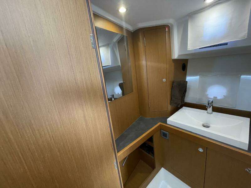 A TO Z 35ft Beneteau Yacht For Sale